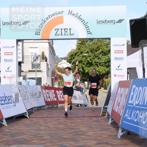 25.08.2024 - 20. Blankeneser Heldenlauf Strokosch-Dieckow http://msf.ph/oto/6815577 25.08.2024 09:36:25 Ziel 214, 215 meine-sportfotos.de