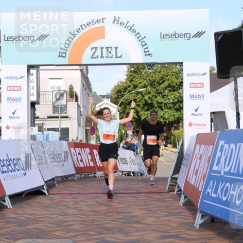 25.08.2024 - 20. Blankeneser Heldenlauf Strokosch-Dieckow http://msf.ph/oto/6815585 25.08.2024 09:36:25 Ziel 214, 215 meine-sportfotos.de