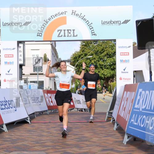 25.08.2024 - 20. Blankeneser Heldenlauf Strokosch-Dieckow http://msf.ph/oto/6815602 25.08.2024 09:36:26 Ziel 214, 215 meine-sportfotos.de