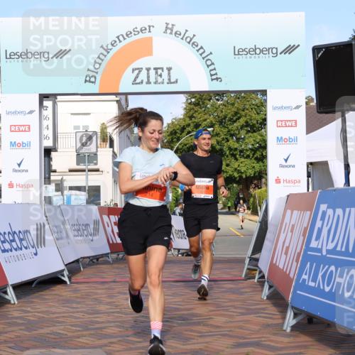25.08.2024 - 20. Blankeneser Heldenlauf Strokosch-Dieckow http://msf.ph/oto/6815618 25.08.2024 09:36:26 Ziel 214, 215 meine-sportfotos.de