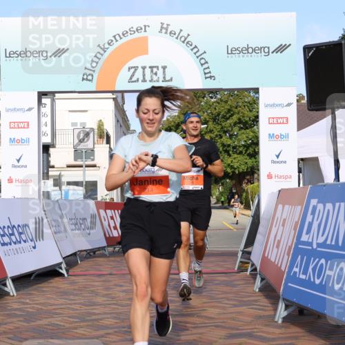 25.08.2024 - 20. Blankeneser Heldenlauf Strokosch-Dieckow http://msf.ph/oto/6815625 25.08.2024 09:36:27 Ziel 214, 215 meine-sportfotos.de