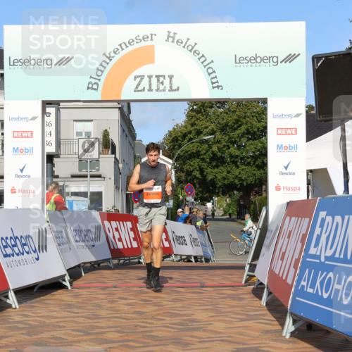 25.08.2024 - 20. Blankeneser Heldenlauf Strokosch-Dieckow http://msf.ph/oto/6815650 25.08.2024 09:36:37 Ziel 151 meine-sportfotos.de
