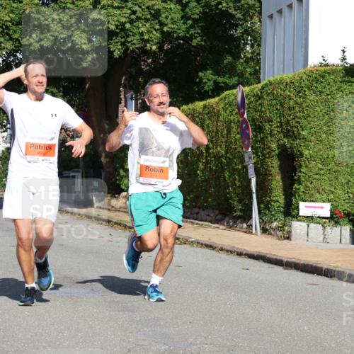25.08.2024 - 20. Blankeneser Heldenlauf Strokosch-Dieckow http://msf.ph/oto/6815913 25.08.2024 09:43:08 Ziel 113, 170, 274, 275 meine-sportfotos.de
