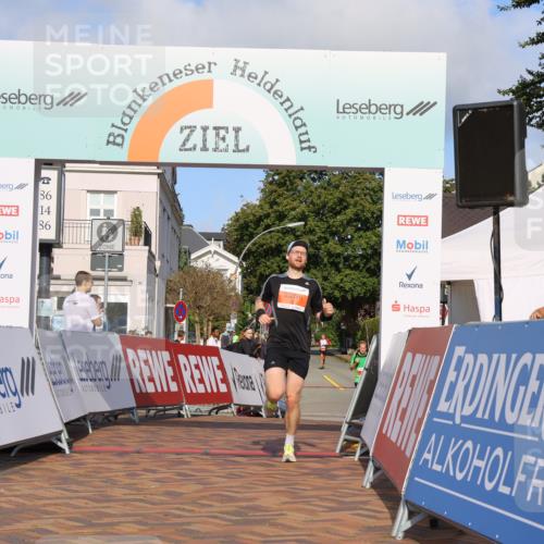 25.08.2024 - 20. Blankeneser Heldenlauf Strokosch-Dieckow http://msf.ph/oto/6815946 25.08.2024 09:38:09 Ziel 209, 242 meine-sportfotos.de