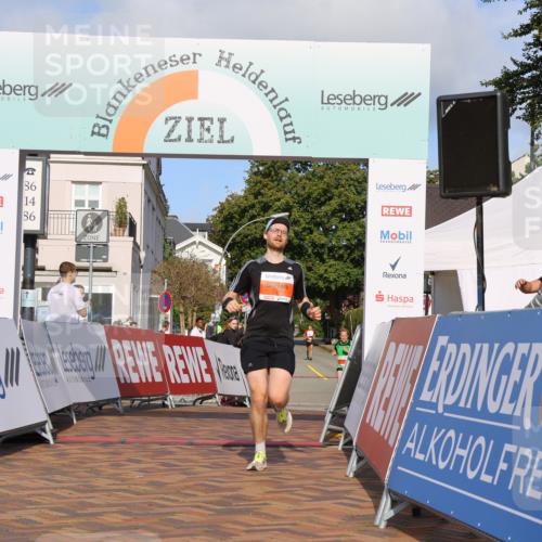 25.08.2024 - 20. Blankeneser Heldenlauf Strokosch-Dieckow http://msf.ph/oto/6815956 25.08.2024 09:38:09 Ziel 209, 242 meine-sportfotos.de
