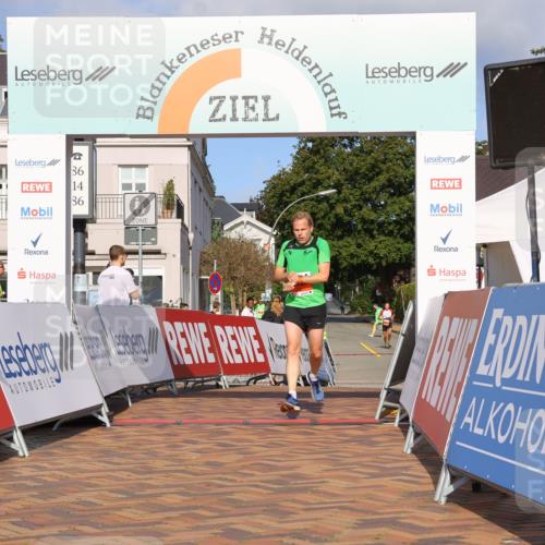 25.08.2024 - 20. Blankeneser Heldenlauf Strokosch-Dieckow http://msf.ph/oto/6816004 25.08.2024 09:38:13 Ziel 209, 242 meine-sportfotos.de