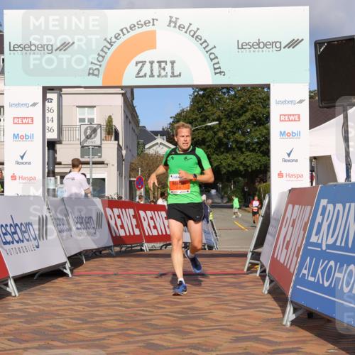 25.08.2024 - 20. Blankeneser Heldenlauf Strokosch-Dieckow http://msf.ph/oto/6816023 25.08.2024 09:38:14 Ziel 209, 242 meine-sportfotos.de