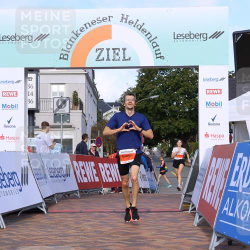 25.08.2024 - 20. Blankeneser Heldenlauf Strokosch-Dieckow http://msf.ph/oto/6816343 25.08.2024 09:39:36 Ziel 156, 265 meine-sportfotos.de