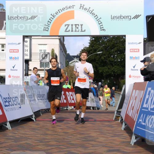 25.08.2024 - 20. Blankeneser Heldenlauf Strokosch-Dieckow http://msf.ph/oto/6816549 25.08.2024 09:40:16 Ziel 220, 221, 233 meine-sportfotos.de
