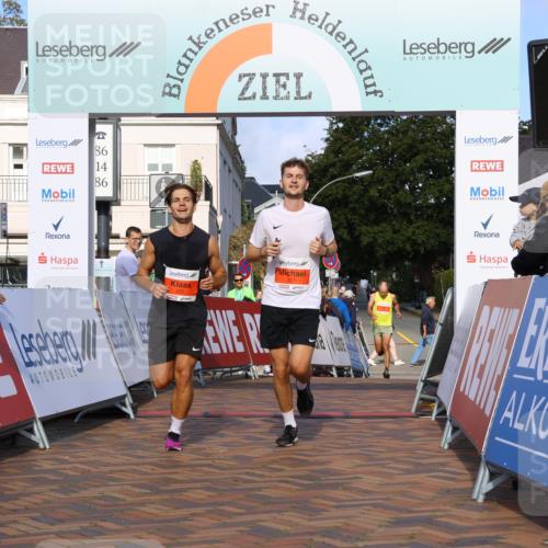 25.08.2024 - 20. Blankeneser Heldenlauf Strokosch-Dieckow http://msf.ph/oto/6816560 25.08.2024 09:40:16 Ziel 220, 221, 233 meine-sportfotos.de