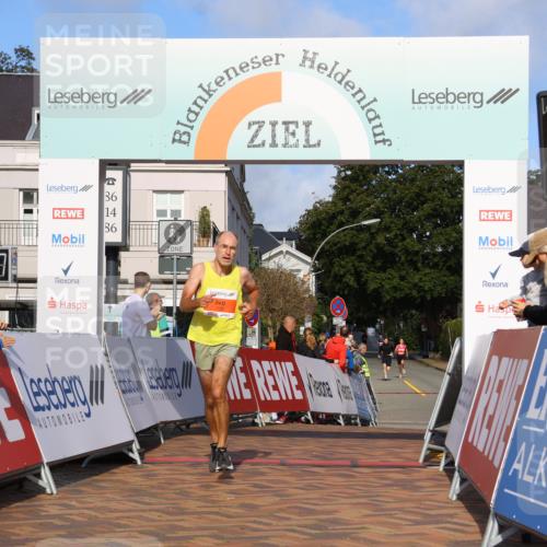 25.08.2024 - 20. Blankeneser Heldenlauf Strokosch-Dieckow http://msf.ph/oto/6816628 25.08.2024 09:40:20 Ziel 220, 221, 233 meine-sportfotos.de