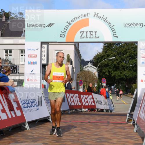 25.08.2024 - 20. Blankeneser Heldenlauf Strokosch-Dieckow http://msf.ph/oto/6816650 25.08.2024 09:40:21 Ziel 220, 221, 233 meine-sportfotos.de