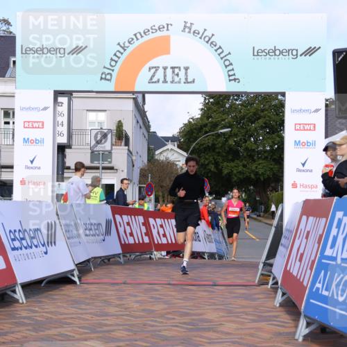 25.08.2024 - 20. Blankeneser Heldenlauf Strokosch-Dieckow http://msf.ph/oto/6816687 25.08.2024 09:40:28 Ziel 140, 198, 233 meine-sportfotos.de