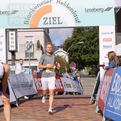 25.08.2024 - 20. Blankeneser Heldenlauf Strokosch-Dieckow http://msf.ph/oto/6816798 25.08.2024 10:11:59 Ziel 6284 meine-sportfotos.de