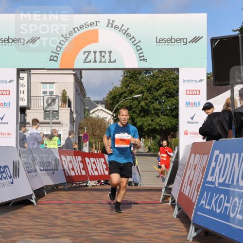 25.08.2024 - 20. Blankeneser Heldenlauf Strokosch-Dieckow http://msf.ph/oto/6816969 25.08.2024 09:40:59 Ziel 137, 152, 204 meine-sportfotos.de