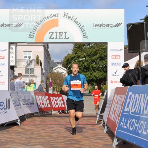 25.08.2024 - 20. Blankeneser Heldenlauf Strokosch-Dieckow http://msf.ph/oto/6816979 25.08.2024 09:40:59 Ziel 137, 152, 204 meine-sportfotos.de