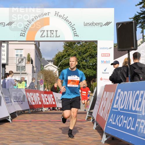 25.08.2024 - 20. Blankeneser Heldenlauf Strokosch-Dieckow http://msf.ph/oto/6816991 25.08.2024 09:40:59 Ziel 137, 152, 204 meine-sportfotos.de