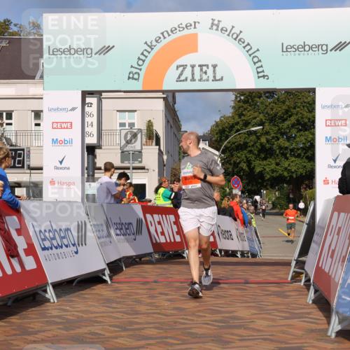 25.08.2024 - 20. Blankeneser Heldenlauf Strokosch-Dieckow http://msf.ph/oto/6817335 25.08.2024 09:41:45 Ziel 105, 148 meine-sportfotos.de