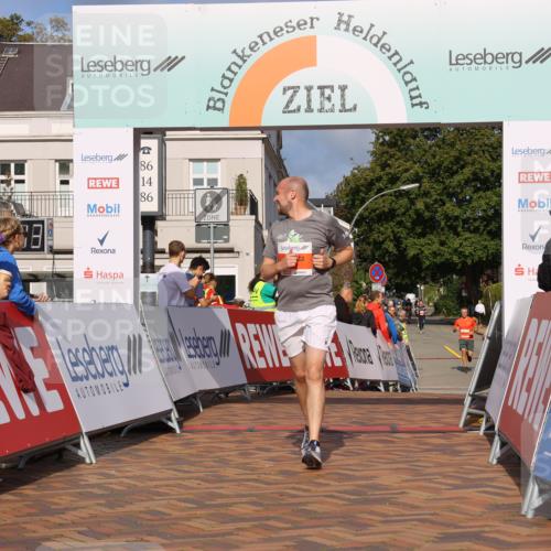 25.08.2024 - 20. Blankeneser Heldenlauf Strokosch-Dieckow http://msf.ph/oto/6817345 25.08.2024 09:41:46 Ziel 105, 148 meine-sportfotos.de