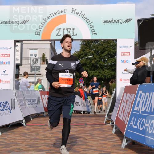 25.08.2024 - 20. Blankeneser Heldenlauf Strokosch-Dieckow http://msf.ph/oto/6817569 25.08.2024 09:42:05 Ziel 115, 134, 255 meine-sportfotos.de