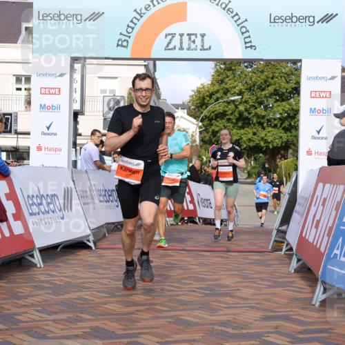 25.08.2024 - 20. Blankeneser Heldenlauf Strokosch-Dieckow http://msf.ph/oto/6817774 25.08.2024 09:42:20 Ziel 130, 167, 175, 223 meine-sportfotos.de