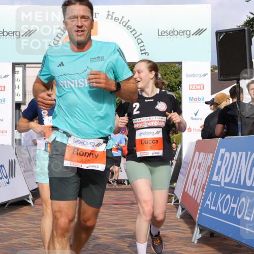 25.08.2024 - 20. Blankeneser Heldenlauf Strokosch-Dieckow http://msf.ph/oto/6817842 25.08.2024 09:42:23 Ziel 110, 130, 167, 175, 223 meine-sportfotos.de