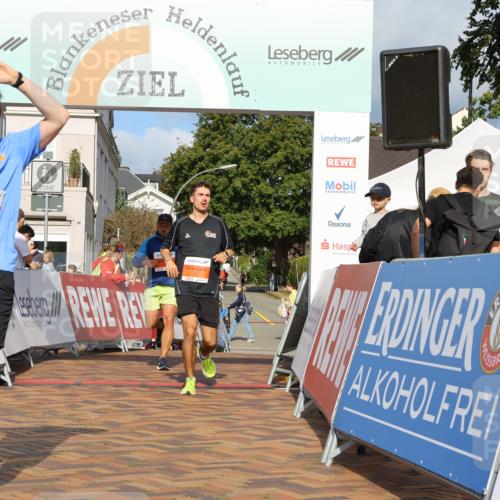 25.08.2024 - 20. Blankeneser Heldenlauf Strokosch-Dieckow http://msf.ph/oto/6817907 25.08.2024 09:42:28 Ziel 110, 125, 130, 175, 223, 264 meine-sportfotos.de