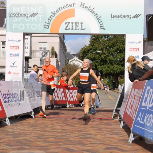 25.08.2024 - 20. Blankeneser Heldenlauf Strokosch-Dieckow http://msf.ph/oto/6818060 25.08.2024 09:42:51 Ziel 142, 191, 222 meine-sportfotos.de