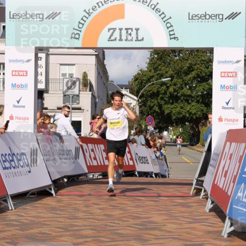 25.08.2024 - 20. Blankeneser Heldenlauf Strokosch-Dieckow http://msf.ph/oto/6818118 25.08.2024 10:18:09 Ziel 6297 meine-sportfotos.de