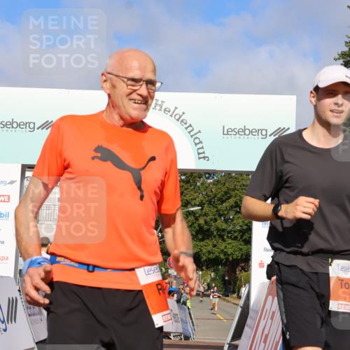 25.08.2024 - 20. Blankeneser Heldenlauf Strokosch-Dieckow http://msf.ph/oto/6818138 25.08.2024 09:42:54 Ziel 142, 191, 222 meine-sportfotos.de