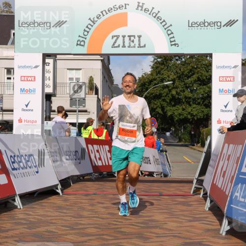 25.08.2024 - 20. Blankeneser Heldenlauf Strokosch-Dieckow http://msf.ph/oto/6818555 25.08.2024 09:43:27 Ziel 113, 170, 274, 275 meine-sportfotos.de