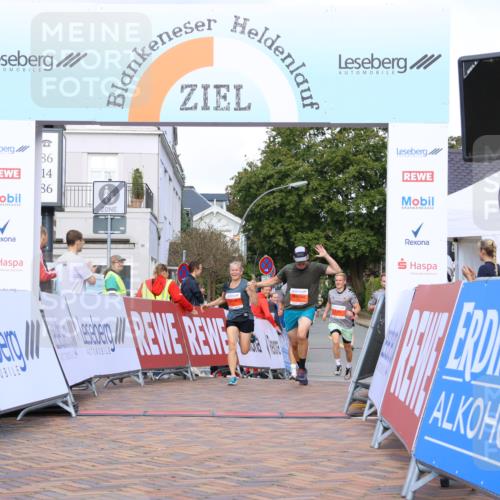 25.08.2024 - 20. Blankeneser Heldenlauf Strokosch-Dieckow http://msf.ph/oto/6818952 25.08.2024 09:45:46 Ziel 101, 171, 247, 266, 271, 273 meine-sportfotos.de