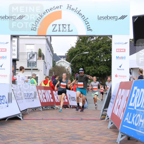 25.08.2024 - 20. Blankeneser Heldenlauf Strokosch-Dieckow http://msf.ph/oto/6818961 25.08.2024 09:45:46 Ziel 101, 171, 247, 266, 271, 273 meine-sportfotos.de
