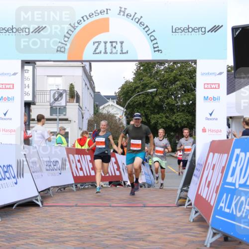 25.08.2024 - 20. Blankeneser Heldenlauf Strokosch-Dieckow http://msf.ph/oto/6818970 25.08.2024 09:45:46 Ziel 101, 171, 247, 266, 271, 273 meine-sportfotos.de