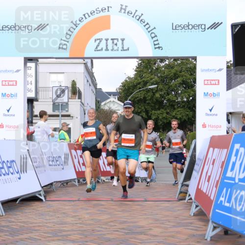 25.08.2024 - 20. Blankeneser Heldenlauf Strokosch-Dieckow http://msf.ph/oto/6818989 25.08.2024 09:45:47 Ziel 101, 171, 266, 271, 273 meine-sportfotos.de
