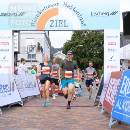 25.08.2024 - 20. Blankeneser Heldenlauf Strokosch-Dieckow http://msf.ph/oto/6819000 25.08.2024 09:45:47 Ziel 101, 171, 266, 271, 273 meine-sportfotos.de