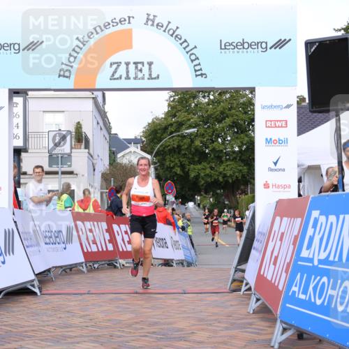 25.08.2024 - 20. Blankeneser Heldenlauf Strokosch-Dieckow http://msf.ph/oto/6819113 25.08.2024 09:45:55 Ziel 101, 171, 243, 266, 271, 273 meine-sportfotos.de