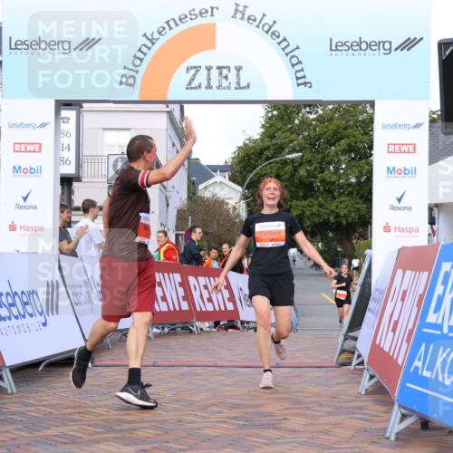 25.08.2024 - 20. Blankeneser Heldenlauf Strokosch-Dieckow http://msf.ph/oto/6819257 25.08.2024 09:46:03 Ziel 188, 243, 249 meine-sportfotos.de