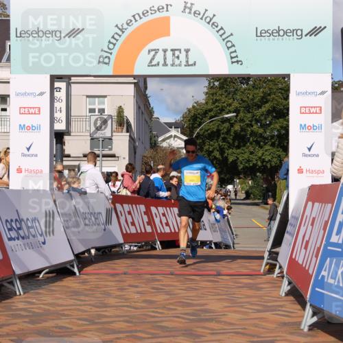 25.08.2024 - 20. Blankeneser Heldenlauf Strokosch-Dieckow http://msf.ph/oto/6819520 25.08.2024 10:21:27 Ziel 6521 meine-sportfotos.de