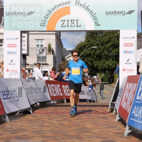 25.08.2024 - 20. Blankeneser Heldenlauf Strokosch-Dieckow http://msf.ph/oto/6819589 25.08.2024 10:21:28 Ziel 6521 meine-sportfotos.de