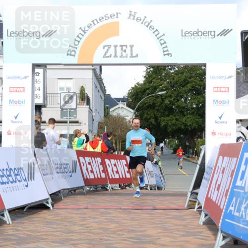 25.08.2024 - 20. Blankeneser Heldenlauf Strokosch-Dieckow http://msf.ph/oto/6819743 25.08.2024 09:46:40 Ziel 111 meine-sportfotos.de