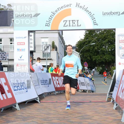 25.08.2024 - 20. Blankeneser Heldenlauf Strokosch-Dieckow http://msf.ph/oto/6819865 25.08.2024 09:46:42 Ziel 111 meine-sportfotos.de