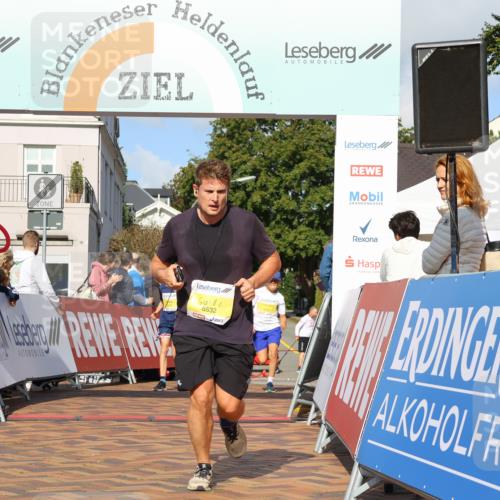 25.08.2024 - 20. Blankeneser Heldenlauf Strokosch-Dieckow http://msf.ph/oto/6820324 25.08.2024 10:22:10 Ziel 6246, 6491, 6529, 6532 meine-sportfotos.de