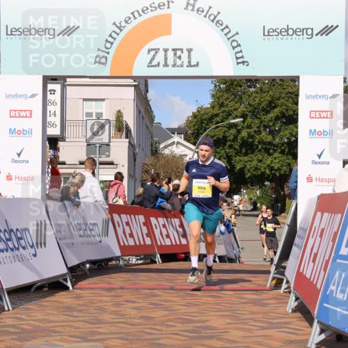 25.08.2024 - 20. Blankeneser Heldenlauf Strokosch-Dieckow http://msf.ph/oto/6820718 25.08.2024 10:22:26 Ziel 6160, 6498 meine-sportfotos.de