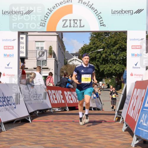 25.08.2024 - 20. Blankeneser Heldenlauf Strokosch-Dieckow http://msf.ph/oto/6820747 25.08.2024 10:22:27 Ziel 6088, 6160, 6498 meine-sportfotos.de