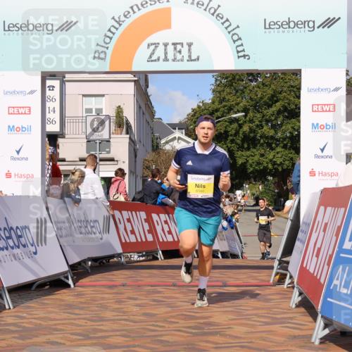 25.08.2024 - 20. Blankeneser Heldenlauf Strokosch-Dieckow http://msf.ph/oto/6820767 25.08.2024 10:22:27 Ziel 6088, 6160, 6498 meine-sportfotos.de