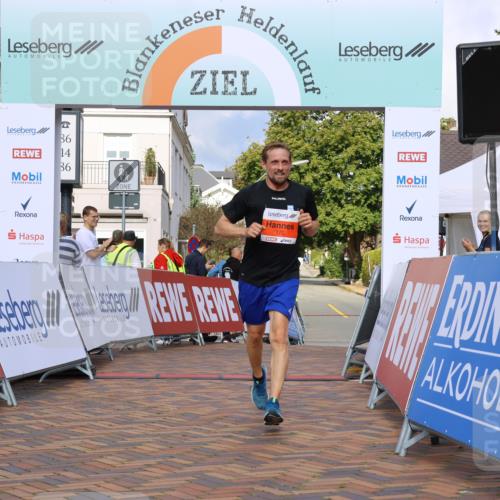 25.08.2024 - 20. Blankeneser Heldenlauf Strokosch-Dieckow http://msf.ph/oto/6821831 25.08.2024 09:48:38 Ziel 176 meine-sportfotos.de
