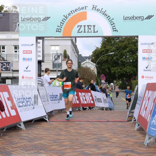 25.08.2024 - 20. Blankeneser Heldenlauf Strokosch-Dieckow http://msf.ph/oto/6822055 25.08.2024 09:48:57 Ziel 250 meine-sportfotos.de