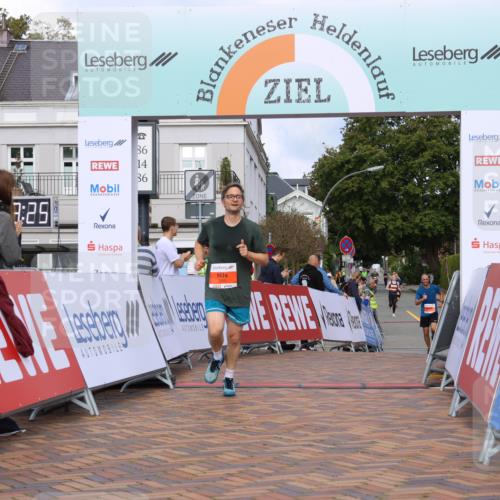 25.08.2024 - 20. Blankeneser Heldenlauf Strokosch-Dieckow http://msf.ph/oto/6822082 25.08.2024 09:48:58 Ziel 250 meine-sportfotos.de