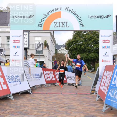 25.08.2024 - 20. Blankeneser Heldenlauf Strokosch-Dieckow http://msf.ph/oto/6822864 25.08.2024 09:50:09 Ziel 211, 212 meine-sportfotos.de